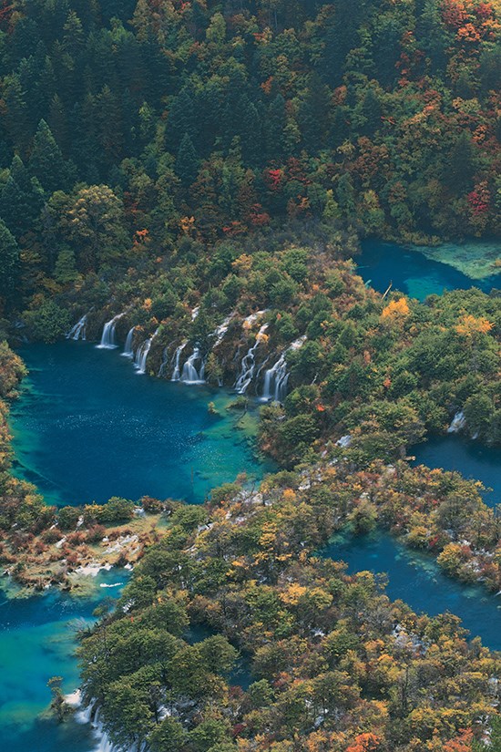 Discover Huanglong and Jiuzhaigou