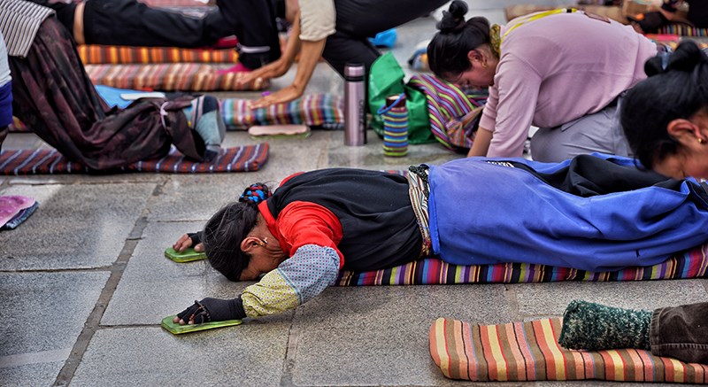 Pilgrims in front of the Jokhang Temple