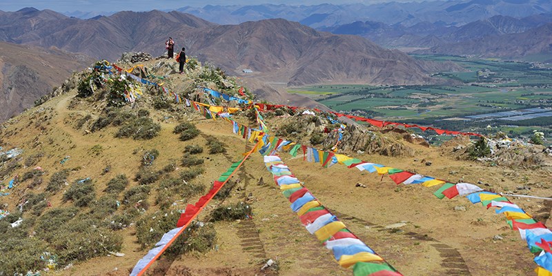 Trekking to Samye