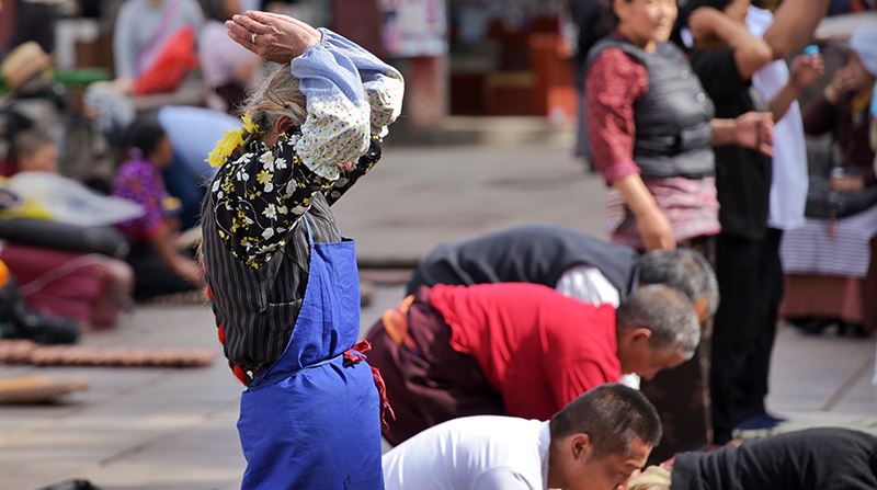 Pilgrims in front of Jokhang Monastery