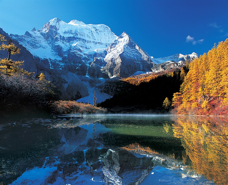 Pearl Lake and Xiannairi Mountain