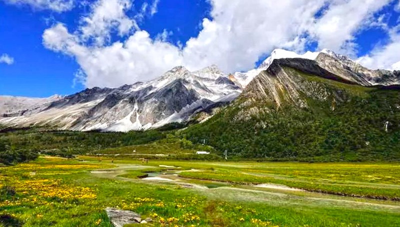 Trekking from Muli to Yading